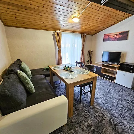 Guest Rooms- Klepalski House ボロヴェッツ